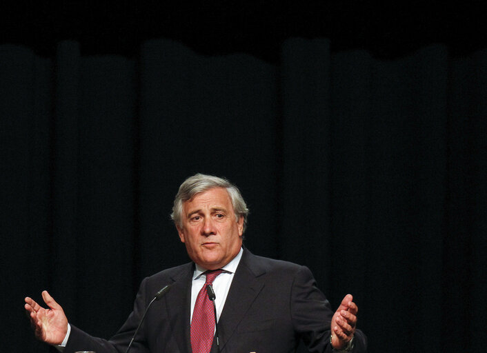 Fotografija 5: Visit of the President of the European Parliament to Munster. Antonio Tajani, President of the European Parliament holds a keynote speech during a visit of the opening ceremony of the Paths of Peace meeting in Muenster, 10 September 2017.