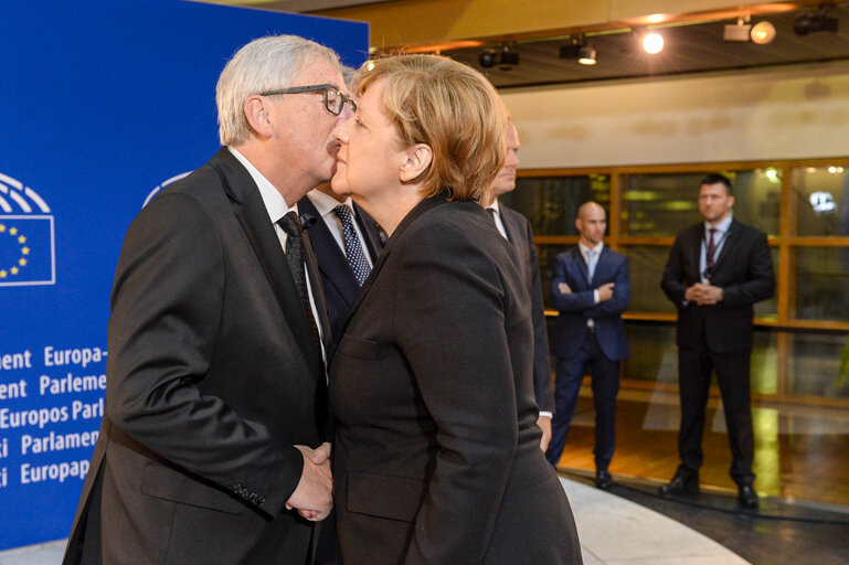 European Ceremony of Honour for Dr. Helmut KOHL - Greeting between Jean-Claude JUNCKER, President of the EC, on the left, and Angela MERKEL, German Federal Chancellor