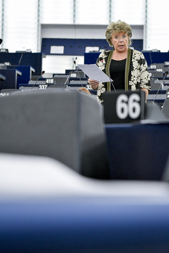 Photo 1: Viviane REDING in Plenary session week 47 2016 in Strasbourg