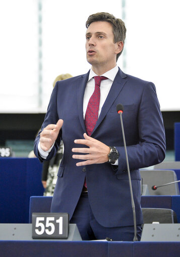 Zdjęcie 4: Catalin Sorin IVAN in the hemicycle during plenary session week 27 2017 in Strasbourg