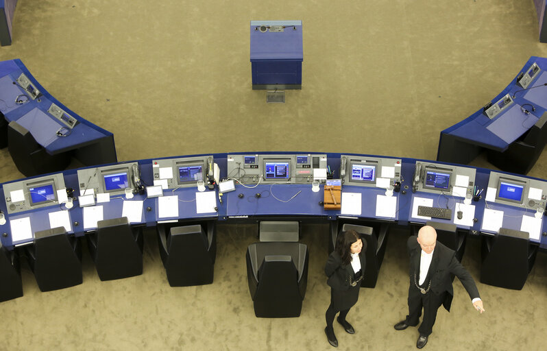 Fotografija 4: Illustration - President's seat in the hemicycle - Empty plenary chamber in Strasbourg