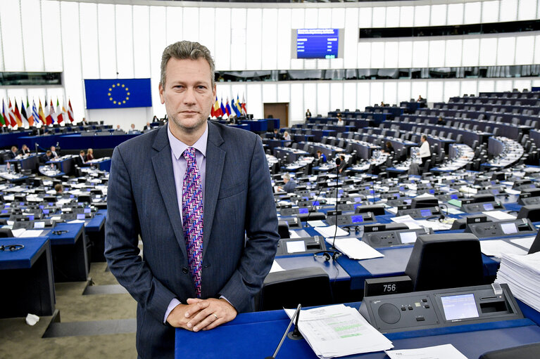 Fotografija 3: Nathan GILL during the plenary session Week 37 2017 in Strasbourg