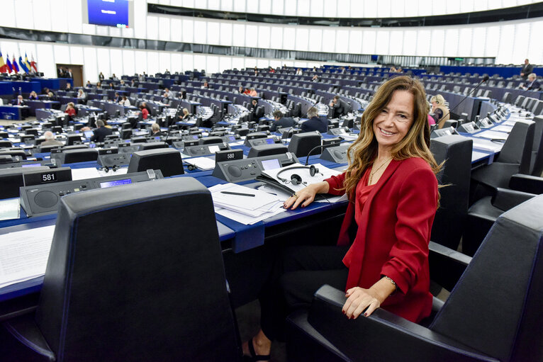 Foto 3: Teresa BARRIO JIMENEZ-BECERRIL in plenary session Week 40 2017 in Strasbourg