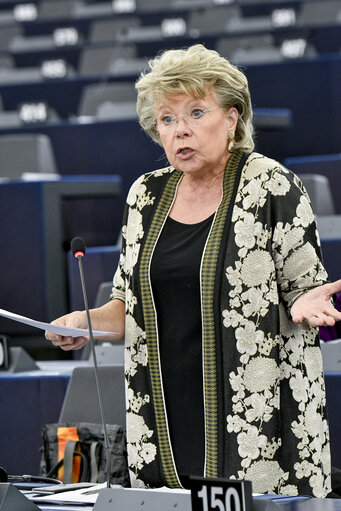 Photo 5: Viviane REDING in Plenary session week 47 2016 in Strasbourg