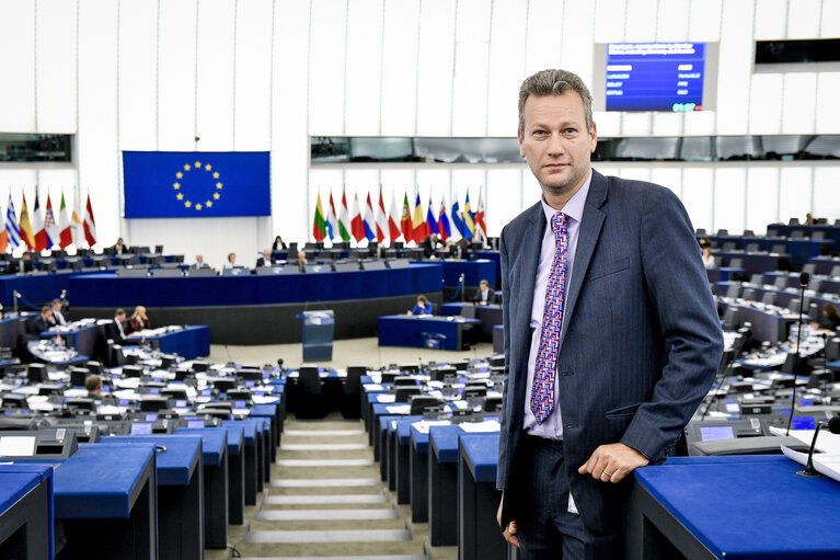 Fotografija 4: Nathan GILL during the plenary session Week 37 2017 in Strasbourg