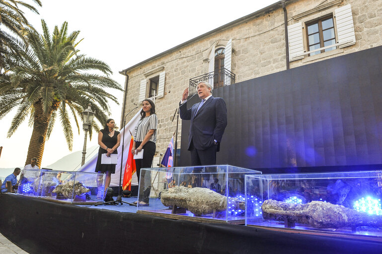 Fotografie 8: Visit of the President of the European Parliament to Montenegro - Cultural and Tourism event on the main Perast square in front of St. Nicholas Church