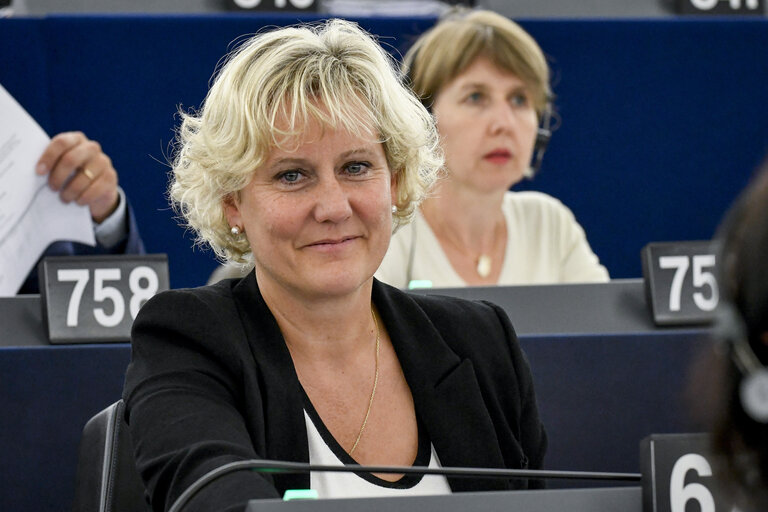 Fotografi 7: Nadine MORANO in plenary session week 37 2017 in Strasbourg