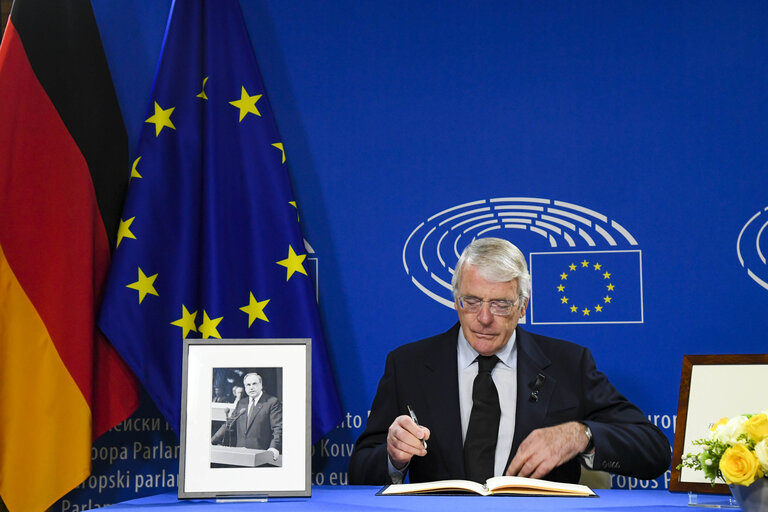 Nuotrauka 11: European Ceremony of Honour for Dr. Helmut KOHL, Former Chancellor of the Federal Republic of Germany and Honorary Citizen of Europe (1930 - 2017) at the European Parliament in Strasbourg- Arrival