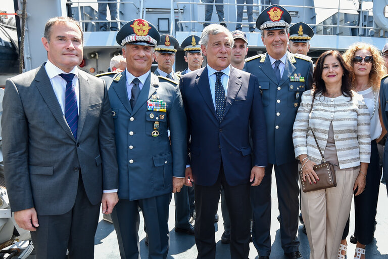 Photo 48 : Official visit of the President of the European Parliament to Italy. Antonio Tajani - EP President visiting Catania and Pozzallo. Family picture