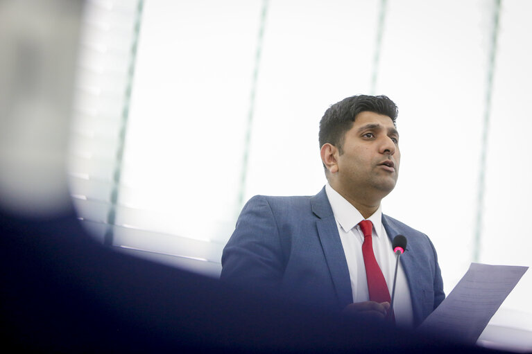 Foto 1: Wajid KHAN in plenary session Week 40 2017 in Strasbourg