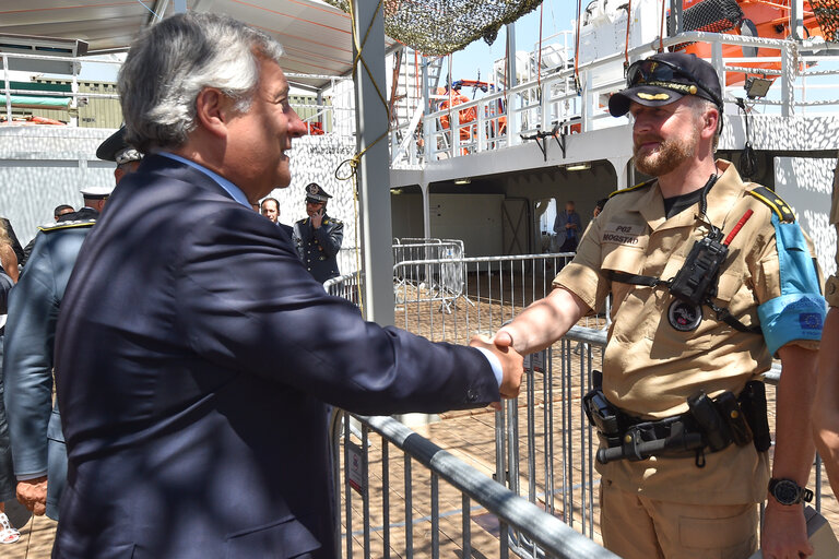 Foto 22: Official visit of the President of the European Parliament to Italy. Antonio Tajani - EP President visiting Catania and Pozzallo.Meeting with Frontex OPV - Norway staff.