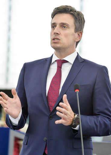 Zdjęcie 2: Catalin Sorin IVAN in the hemicycle during plenary session week 27 2017 in Strasbourg