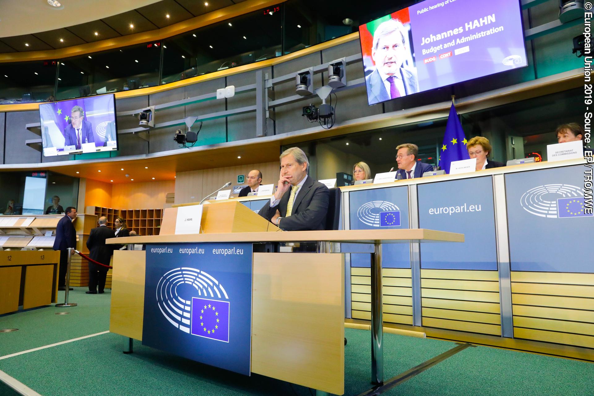 Hearing of Johannes HAHN, Commissioner-designate, Budget and Administration - Arrival