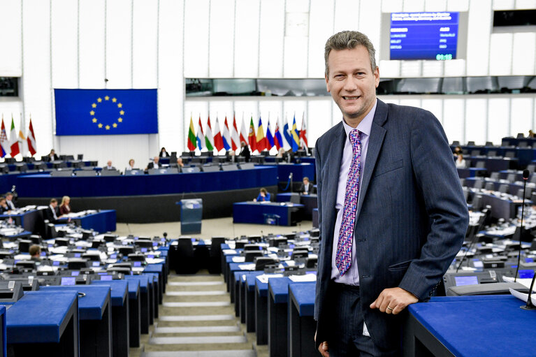 Fotografija 5: Nathan GILL during the plenary session Week 37 2017 in Strasbourg