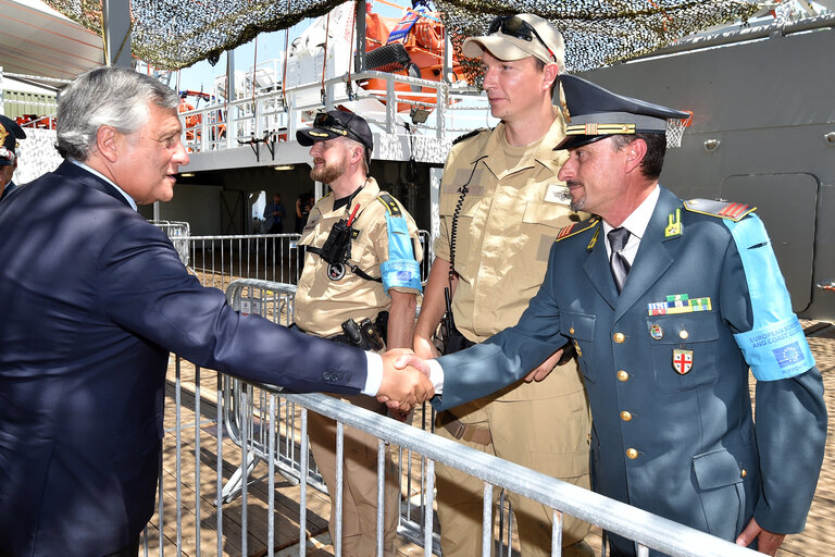 Foto 23: Official visit of the President of the European Parliament to Italy. Antonio Tajani - EP President visiting Catania and Pozzallo.Meeting with Frontex OPV - Norway staff.