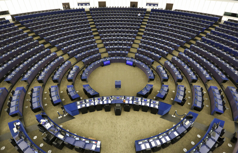Fotografija 3: Illustration - President's seat in the hemicycle - Empty plenary chamber in Strasbourg