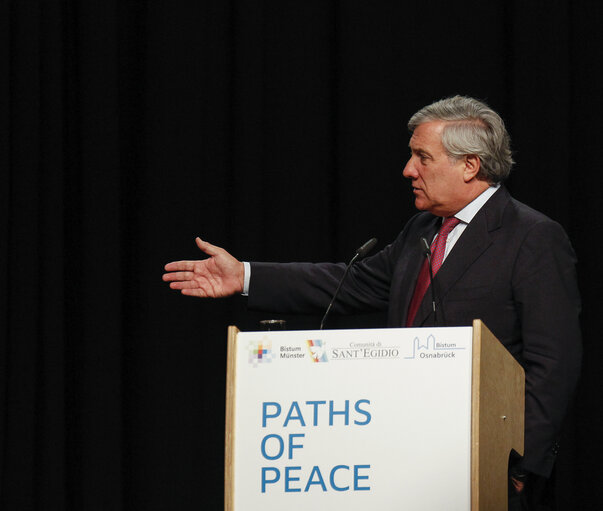 Fotografija 7: Visit of the President of the European Parliament to Munster. Antonio Tajani, President of the European Parliament holds a keynote speech during a visit of the opening ceremony of the Paths of Peace meeting in Muenster, 10 September 2017.