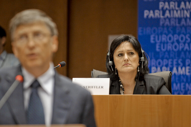 Fotografija 4: DEVE committee discussion with Bill Gates on the impact of effective aid.