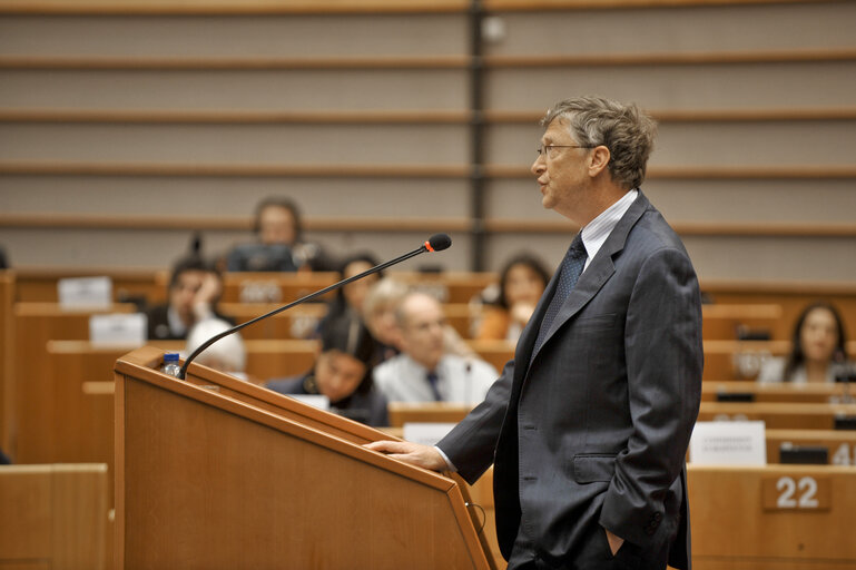 Fotografija 7: DEVE committee discussion with Bill Gates on the impact of effective aid.