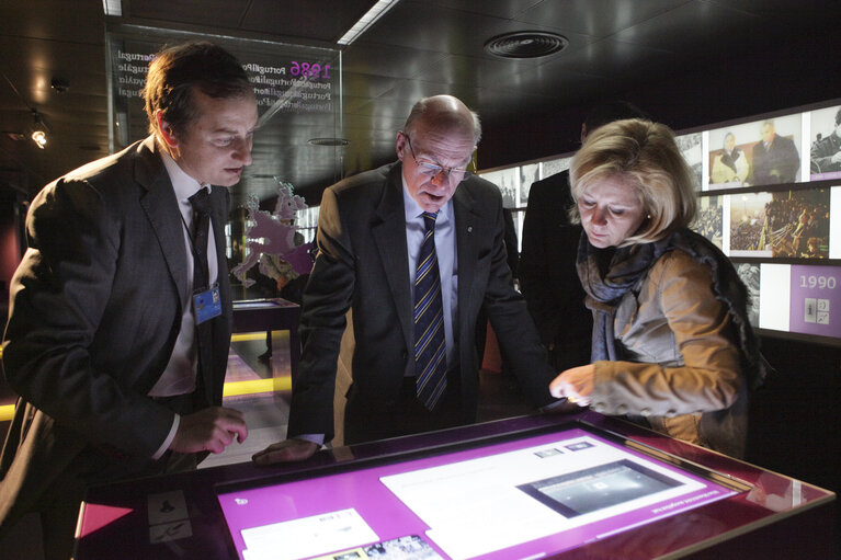 Fotografie 24: Bundestag President Norbert LAMMERT visits the Parlamentarium