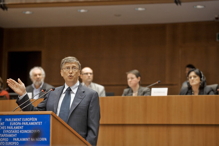 Fotografie 5: DEVE committee discussion with Bill Gates on the impact of effective aid.