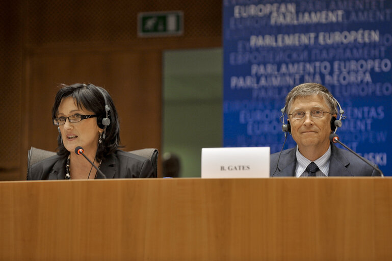 Fotografie 12: DEVE committee discussion with Bill Gates on the impact of effective aid.