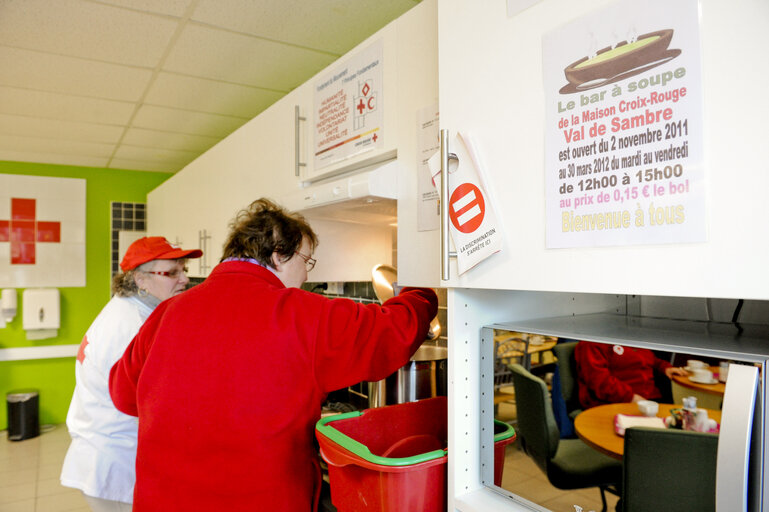 Foto 14: Soup kitchen in a Red Cross center