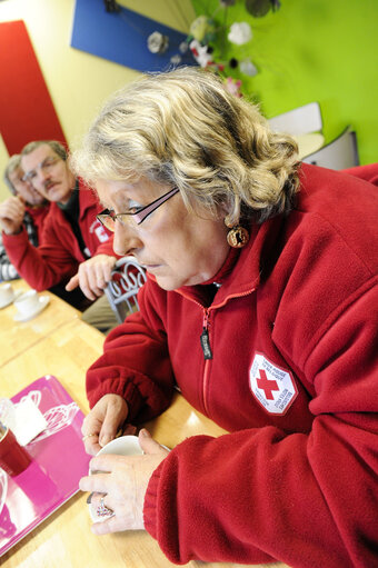 Fotografija 21: Soup kitchen in a Red Cross center