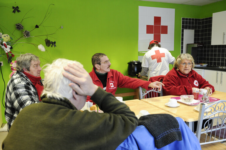 Photo 22 : Soup kitchen in a Red Cross center