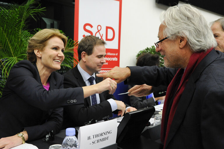 Fotografia 17: S&D meeting group with the Danish Presidency Delegation