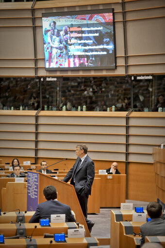 Fotografie 2: DEVE committee discussion with Bill Gates on the impact of effective aid.