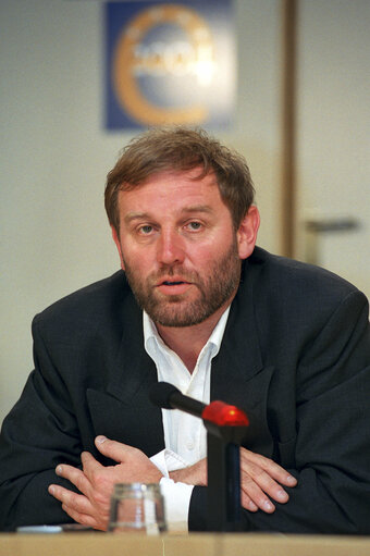 Fotografija 7: Press conference following the 2004 European Elections.