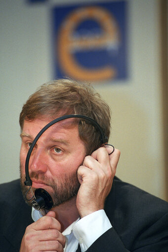 Fotografija 1: Press conference following the 2004 European Elections.