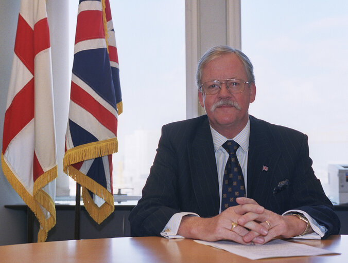 Foto 2: Roger HELMER at the EP in Brussels.