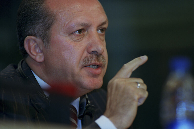 Fotografie 3: Press Conference by the EP President and the Turkish Prime Minister.