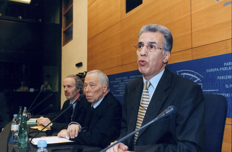 Fotografija 3: Re-election of the European Ombudsman.