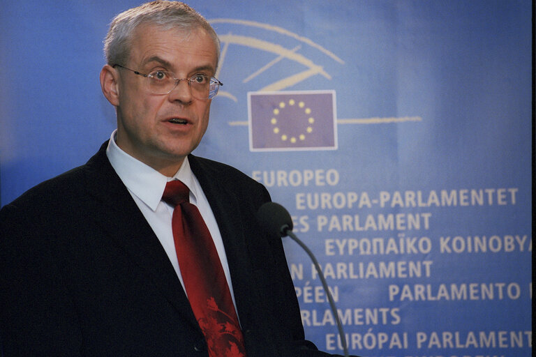 Foto 2: Press conference by the Commissioner designate for Employment following his hearing by the EP.