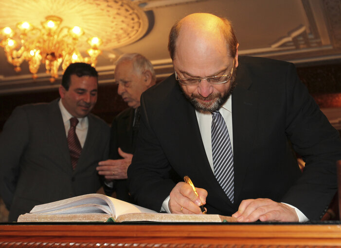 EP President signs the Golden Book at the Mausoleum of Mohamed V