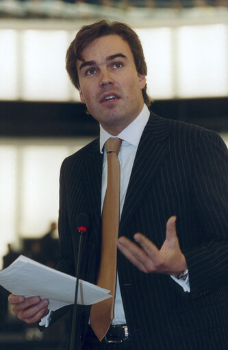 Foto 2: Camiel EURLINGS in plenary session at the EP in Strasbourg.