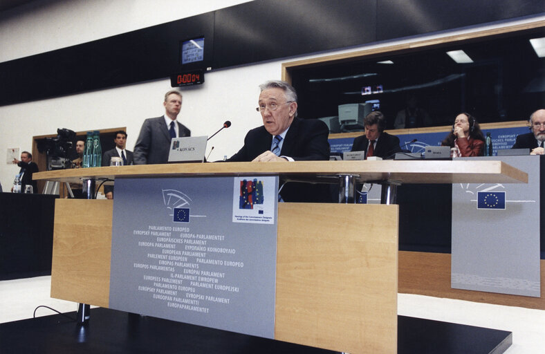 Fotografie 18: Hearing of the European designate commissioner for Taxation and Customs Union, Audit and Anti-Fraud