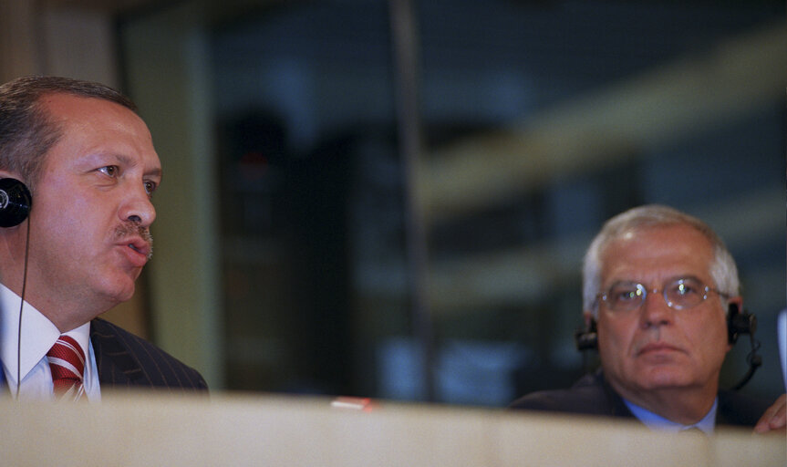 Fotografia 4: Press Conference by the EP President and the Turkish Prime Minister.