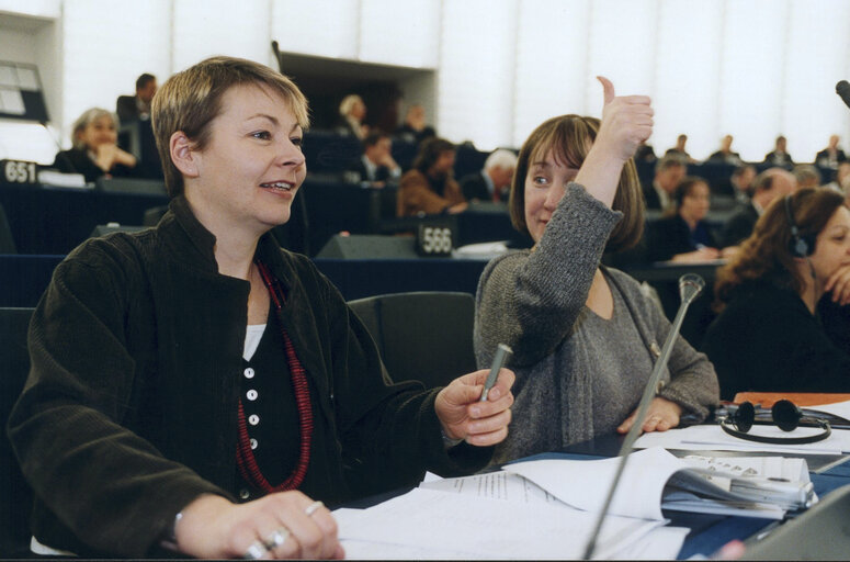 Fotografie 4: Caroline LUCAS in plenary session in Strasbourg.