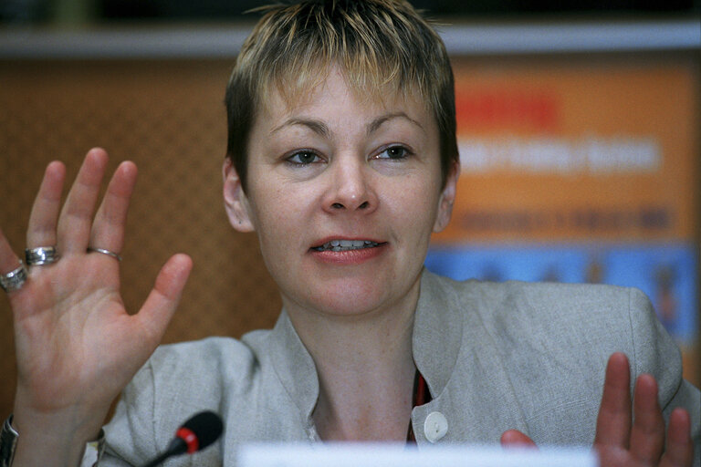 Billede 2: Caroline LUCAS in a meeting at the EP in Strasbourg.