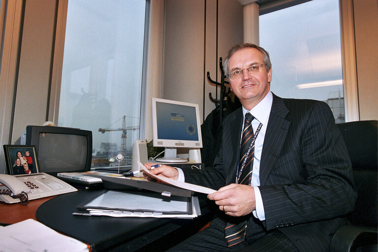 Снимка 18: Lambert van NISTELROOIJ at the EP in Brussels