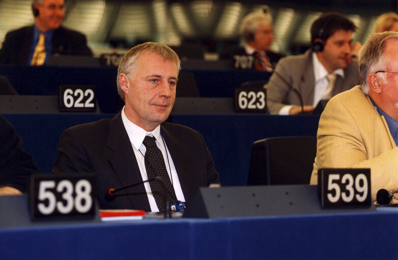 Fotografija 2: Henrik Dam KRISTENSEN in plenary session in Strasbourg.