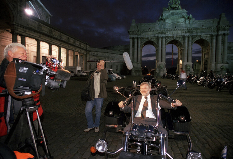 Fotografia 14: Demonstration by motorbike riders.