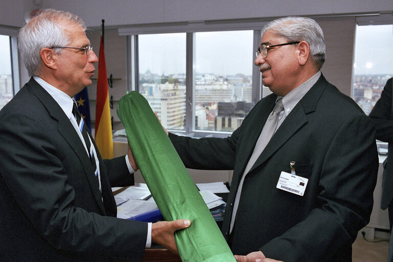 Fotografi 2: EP President meets with the President of Pakistan.