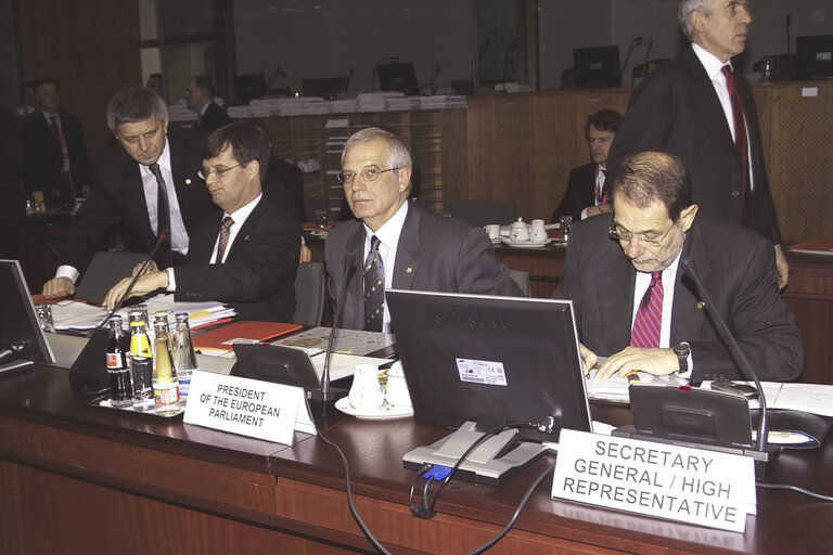 Fotografija 2: EP President at the meeting of the European Council.