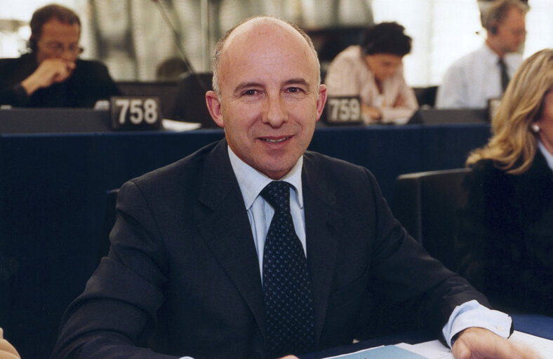 Foto 6: Jose Javier POMES RUIZ in Plenary Session in Strasbourg.