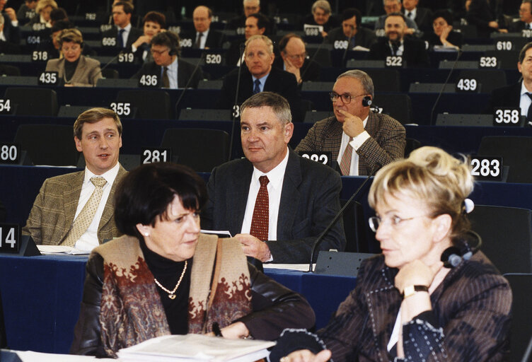 Valokuva 3: Hans Peter MAYER in plenary session in Strasbourg.